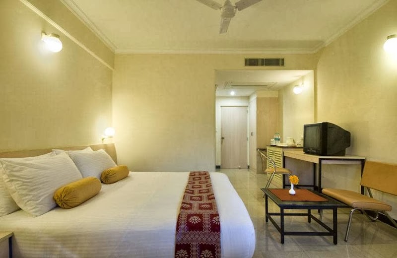 Grand Hotel - Grand Hotel, 137, Mall Rd, Agra Cantt, Idgah Colony, Agra, Uttar Pradesh 282001, India