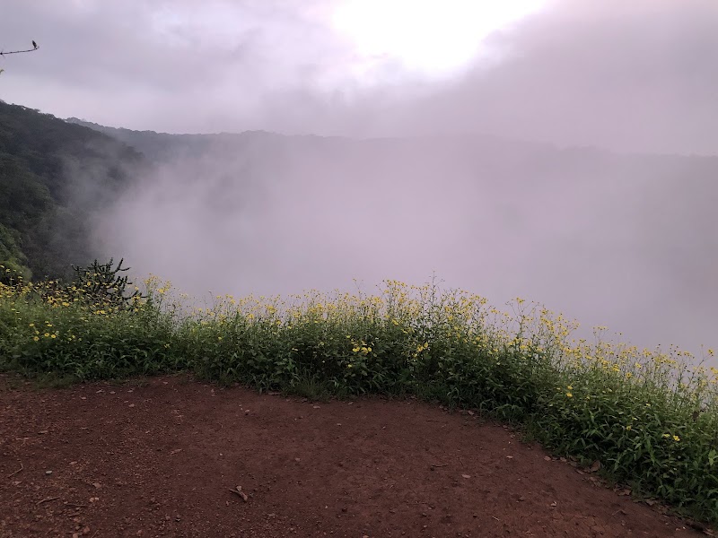Maldunga Point - Maldunga Point X7X9+G9G, Matheran, Maharashtra 410102, India