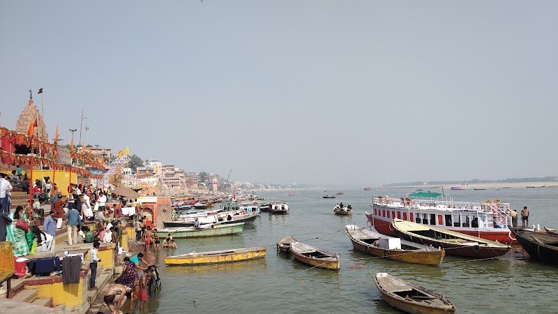 Ahilyabai Ghat - Ahilyabai Ghat 8246+C36, Dashashwamedh Ghat Rd, Ghats of Varanasi, Bangali Tola, Varanasi, Uttar Pradesh 221001, India
