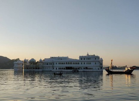 Ambrai Ghat - Ambrai Ghat Chandpole Maji, Ka Mandir corner of Lake, Cheerwa, Pichola, Udaipur, Rajasthan 313004, India