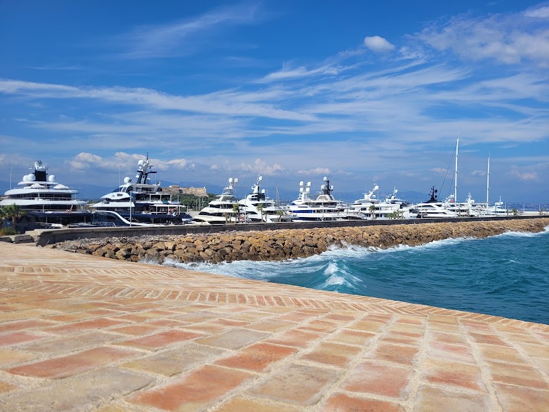 Port Vauban Antibes - Port Vauban Antibes Av. de Verdun, 06600 Antibes, France