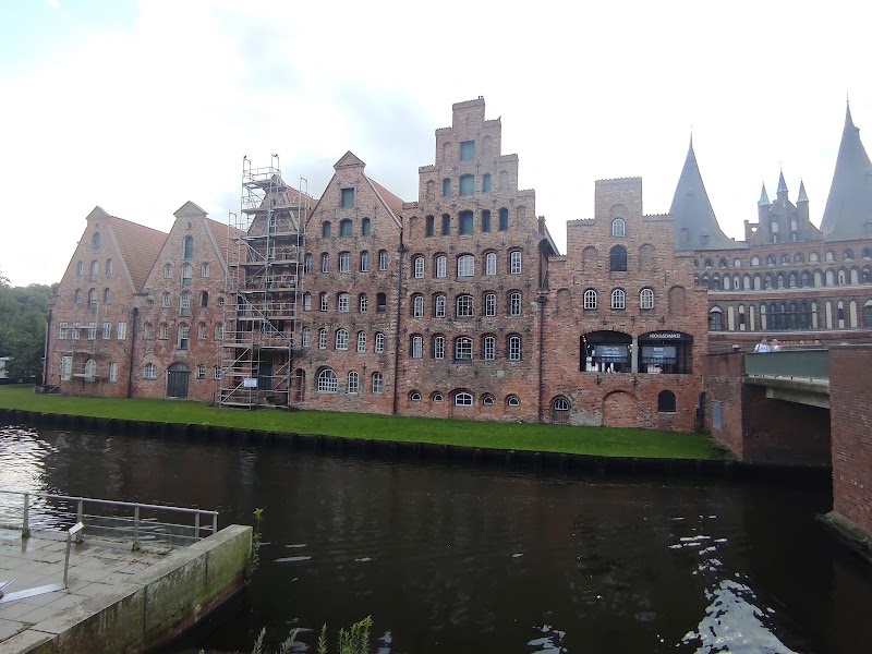 Tourist-Information Lübeck - Tourist-Information Lübeck, Holstentorplatz 1, 23552 Lübeck-Lübecker Altstadt, Germany