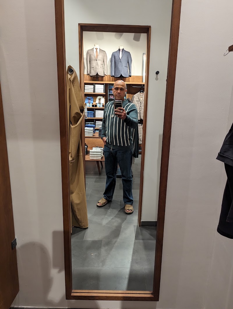 SELECTED - SELECTED, South City Mall, First Floor, Shop no, 121, Prince Anwar Shah Rd, South City Complex, Jadavpur, Kolkata, West Bengal 700068, India