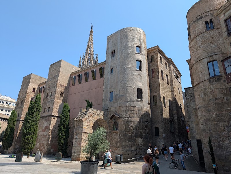 Roman Towers - Roman Towers Carrer del Bisbe, 12, Ciutat Vella, 08002 Barcelona, Spain