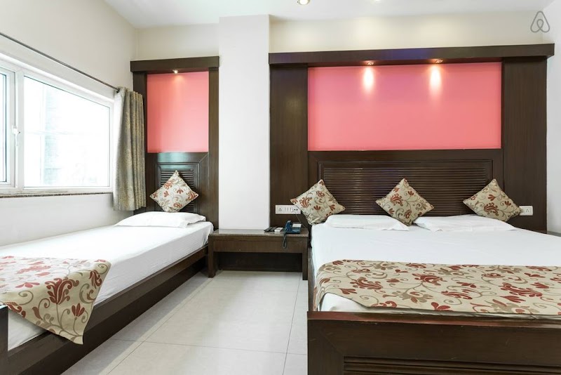 Hotel Amax Inn - Hotel Amax Inn 8145/6, Arakashan Rd, Arya Nagar, Paharganj, New Delhi, Delhi 110055, India