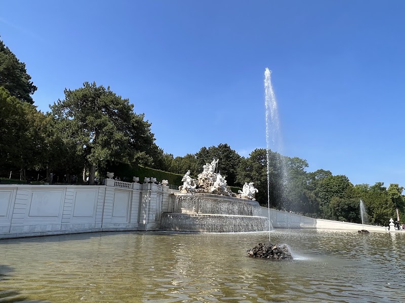 Irrgarten - Irrgarten, Rustenallee, 1130 Wien, Austria