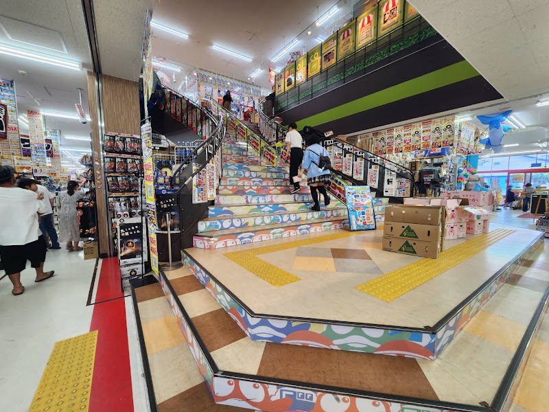 MEGA Don Quijote Fukaebashi Shop - MEGA Don Quijote Fukaebashi Shop, 1-chōme-13-10 Fukaekita, Higashinari Ward, Osaka, 537-0001, Japan