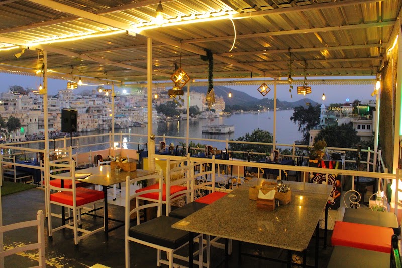 Hanuman Ghat Boutique Stays on Lake Pichola - Hanuman Ghat Boutique Stays on Lake Pichola, hanuman ghat area, Ambrai Rd, near walking Bridge, Outside Chandpole, Ambamata, Udaipur, Rajasthan 313001, India