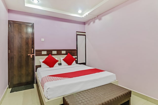 OYO Hotel Royal - OYO Hotel Royal Hotel Royal Pt, Hari Prasad Shukla Market, Gudakhu Line, Shivnath Colony, Bharka Para, Rajnandgaon, Chhattisgarh 491441, India