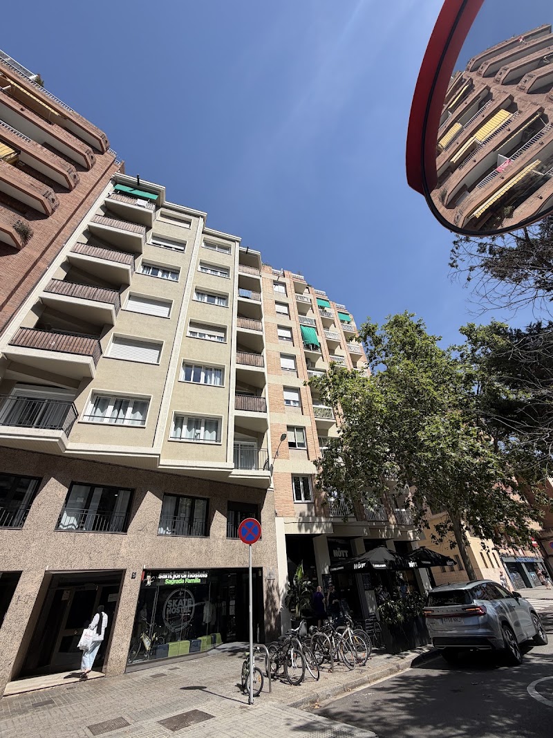 Sant Jordi Apartments Sagrada Familia - Sant Jordi Apartments Sagrada Familia, Carrer del Freser, 5, Sant Martí, 08026 Barcelona, Spain
