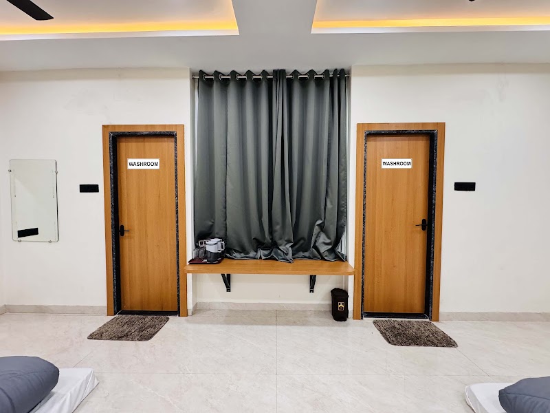 HOTEL SHARDA INN - HOTEL SHARDA INN 117, AMBA PRASAD TIWARI MARG, near KANCH KA JAIN MANDIR, Daulat Ganj, Nagori Mohalla, GHEE MANDI, DAULATGANJ, Ujjain, Madhya Pradesh 456006, India