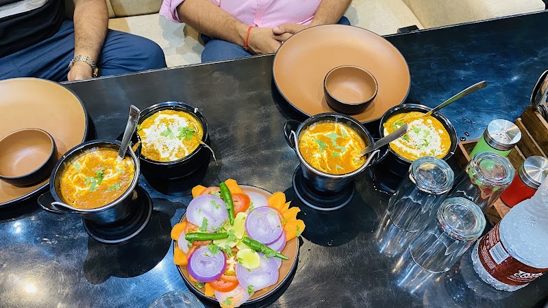 NARAYAN'S PURE VEG RESTAURANT - NARAYAN'S PURE VEG RESTAURANT Narayans Pure Veg Restaurant 14/15/26A,Stanley Road, Patrika Marg, Chauraha, Civil Lines, Prayagraj, Uttar Pradesh 211001, India