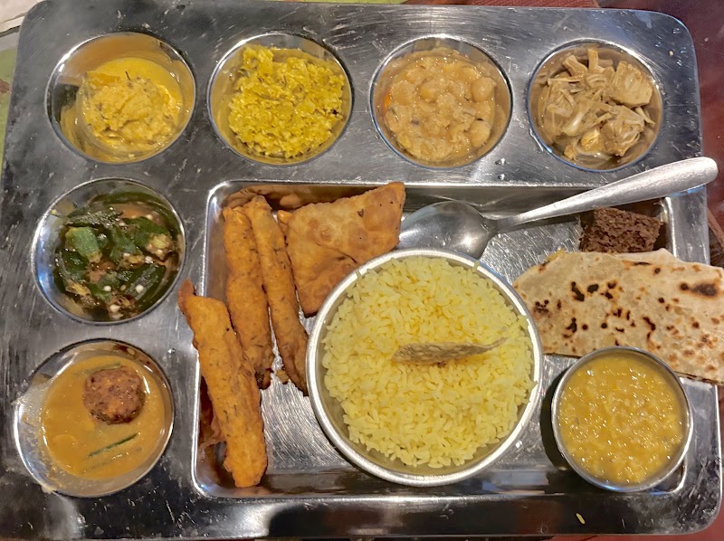 Nagalingam's Bhavan - Pure Vegetarian Indian Restaurant (No onion, garlic and leeks) - Nagalingam's Bhavan - Pure Vegetarian Indian Restaurant (No onion, garlic and leeks), 77 Colombo St, Kandy 20000, Sri Lanka