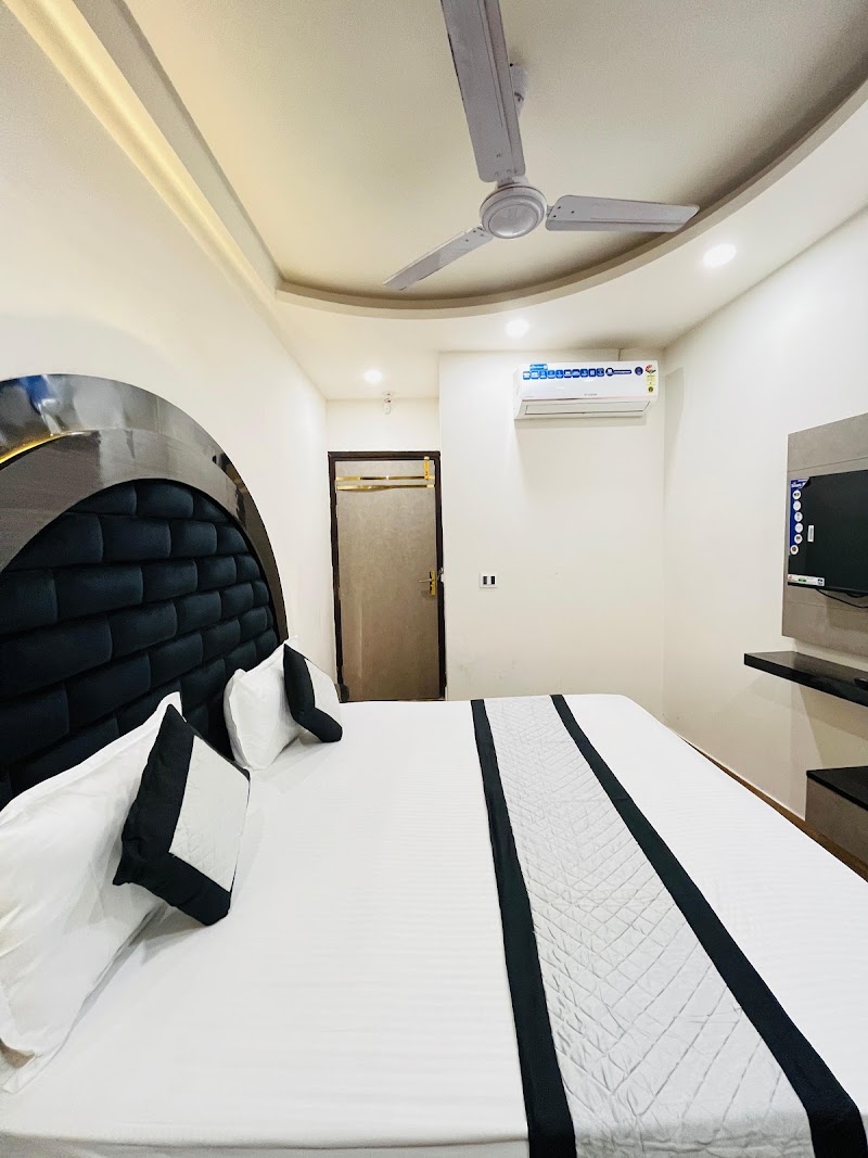 Hotel Red stone inn New Delhi - Hotel Red stone inn New Delhi 671, 6, Totti chowk, Bazar Sangatrashan, Main Bazar, Aram Bagh, Paharganj, New Delhi, Delhi 110055, India