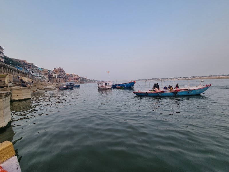 Scindia Ghat, (Varanasi) - Scindia Ghat, (Varanasi) Dattatreya math, Sindhia ghat, Garwasitola, Ghasi Tola, Varanasi, Uttar Pradesh 221001, India