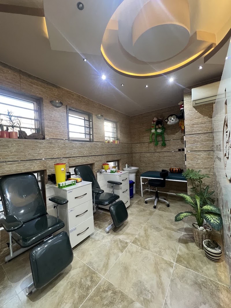آزمایشگاه نوین زنجان - آزمایشگاه نوین زنجان, MFGM+2MX, Zanjan, Zanjan Province, Iran
