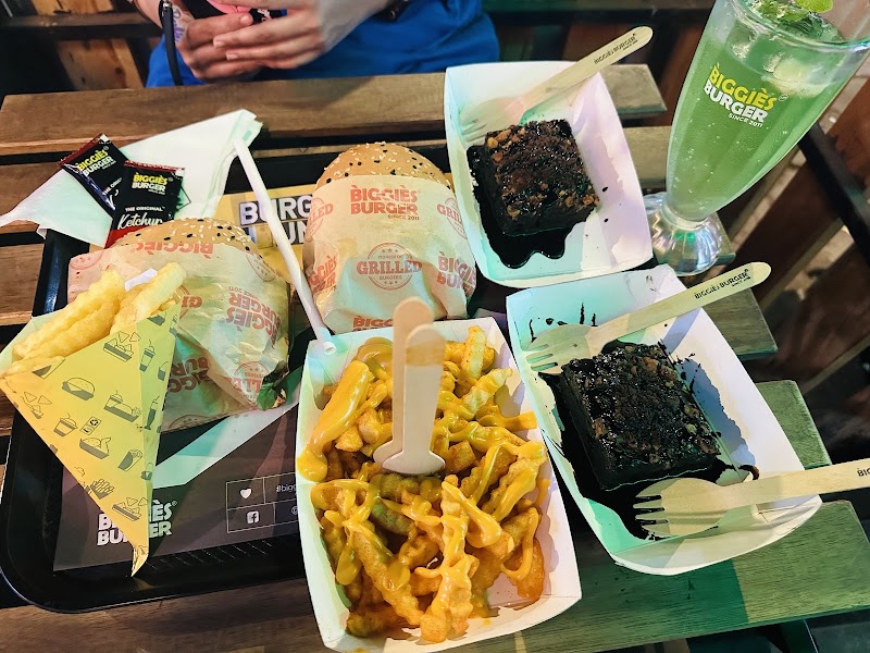 Biggies Burger: Bandra - Biggies Burger: Bandra Gagangiri CHS Ltd, Plot 21, Sangeet Samrat Naushad Ali Rd, opposite Carter Promenade, Union Park, Pali Hill, Mumbai, Maharashtra 400052, India
