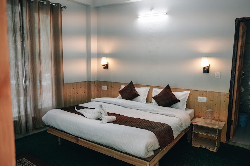 Tirthanmoksha Homestay - Tirthanmoksha Homestay nahi road, near raandhi bhaagi, Gushaini, Tindar, Himachal Pradesh 175123, India