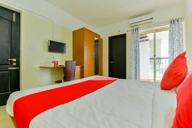 Hotel O Tyche Stays - Hotel O Tyche Stays 1875, Artech Lake Gardens, Near, Akkulam Bridge, behind Pothen's Hyundai, Oruvathilkotta, Thiruvananthapuram, Kerala 695029, India