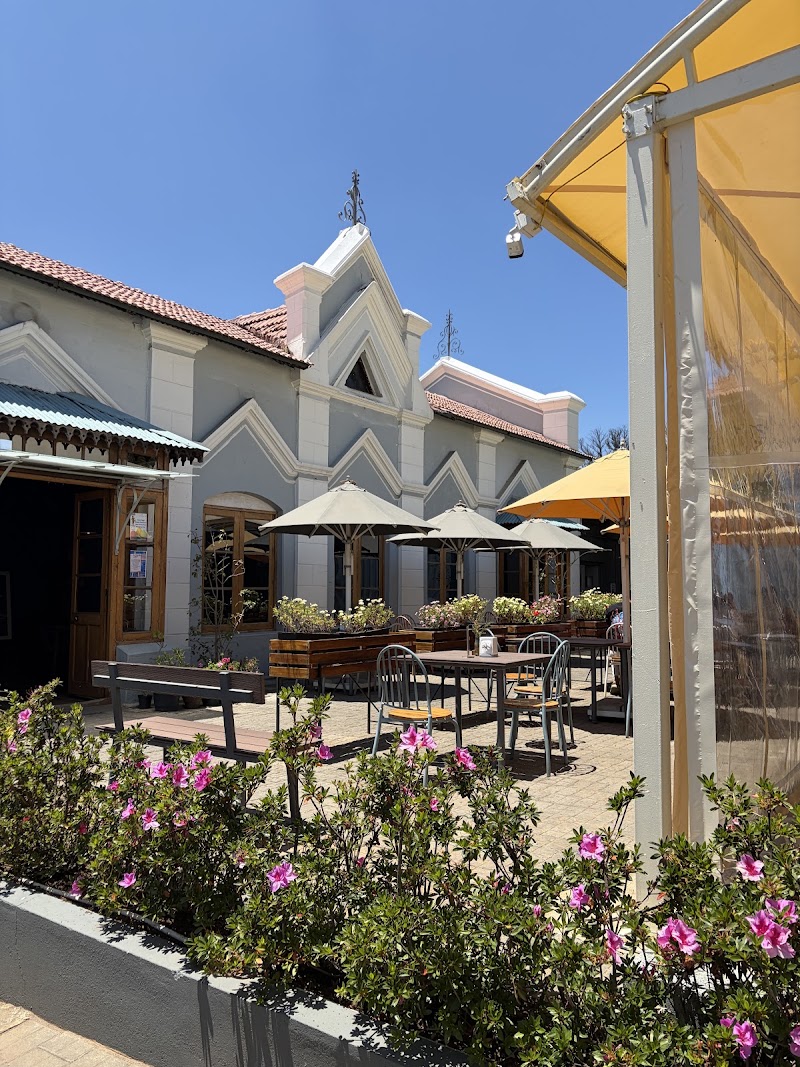 Le Cafe - Le Cafe Littlearth Square, Oriental Buildings, Commissioner's Road, Summer House Colony, Upper Bazar, Ooty, Tamil Nadu 643001, India