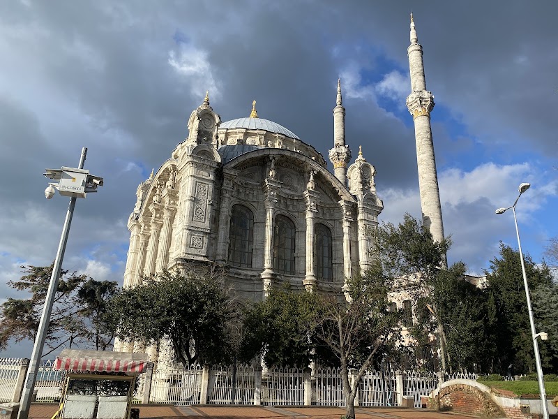 Büyük Mecidiye Mosque - Büyük Mecidiye Mosque, Mecidiye, İskele Sk. No: 6, 34347 Beşiktaş/İstanbul, Türkiye