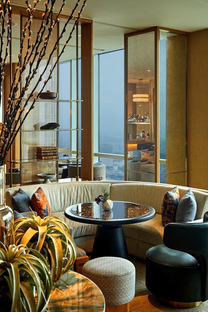 Four Seasons Hotel Mumbai - Four Seasons Hotel Mumbai 1/136, Dr Elijah Moses Rd, Gandhi Nagar, Upper Worli, Worli, Mumbai, Maharashtra 400018, India