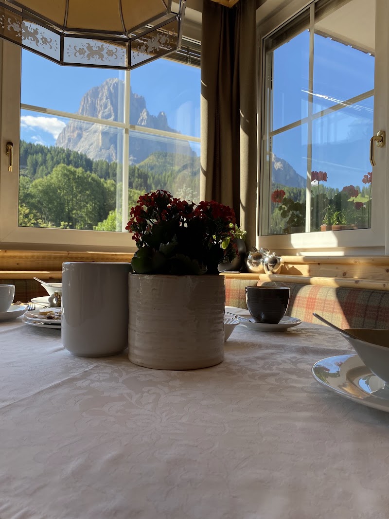 Garni Hotel Max - Garni Hotel Max Str. Cisles, 21, 39047 Santa Cristina Valgardena BZ, Italy