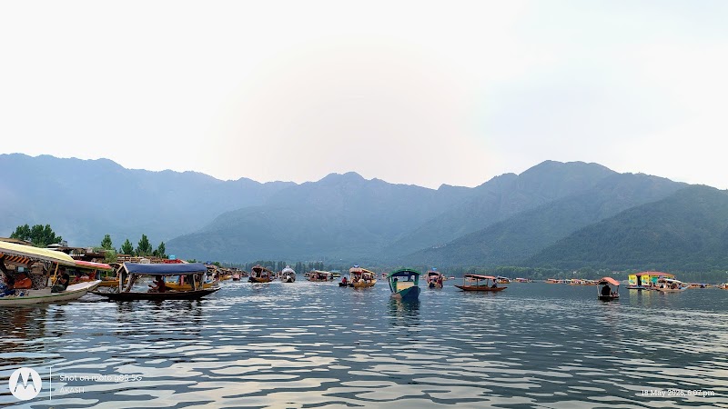 Houseboats Group Dal Lake - Houseboats Group Dal Lake, 3VW2+P56, Karapura, Dal Lake, Srinagar, 190006