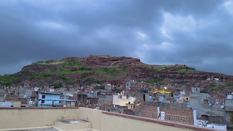 Mountain ️ - Mountain ️ 7XPJ+M62, Vaishnav Colony, Kamla Nehru Nagar, 1st Pulia, Jodhpur, Jodhpur-South (M Corp.), Rajasthan 342008, India