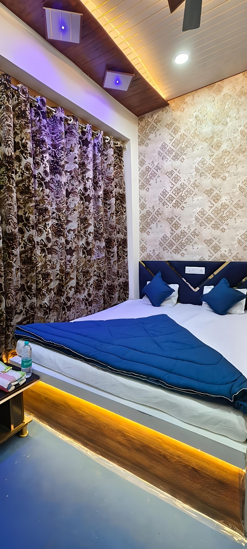 Hotel Prabhu Palace - Hotel Prabhu Palace 36 , satyanarayan Mandir ki gali, Dhabha, Mahakal Tent House, road, Kartik Chowk, Ujjain, Madhya Pradesh 456006, India