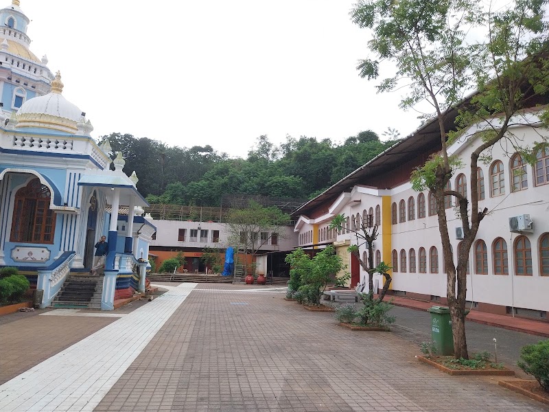 Shree Mangesh temple - Shree Mangesh temple 240, Dinanath Mangeshkar Rd, Mangeshi village, Mardol, Priol, Goa 403404, India