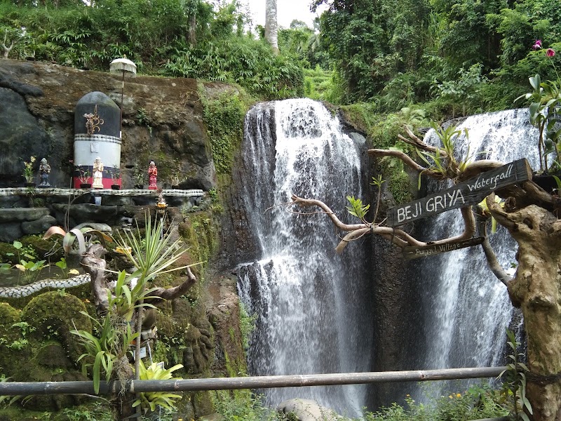 Beji Griya Park Waterfall Temple - Beji Griya Park Waterfall Temple Jl. Mawar, Punggul, Kec. Abiansemal, Kabupaten Badung, Bali 80352, Indonesia