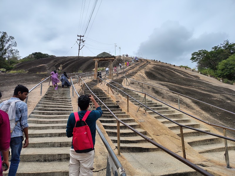 Shravanabelagola - Shravanabelagola, VF4P+VVM, Bhagawan Bahubali Street, Shravanbela Gola (Rural), Karnataka 573135, India
