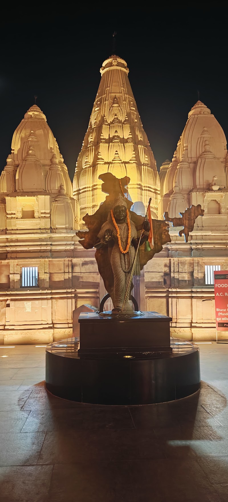 Shri Kashi Vishwanath Jyotirlinga Mandir Parisar - Shri Kashi Vishwanath Jyotirlinga Mandir Parisar 31-24, Gyanvapi Main Road Vishalaks, Kashi Lahori Tola Near Ganpati Guest House Meer Ghat, Ghats of Varanasi, Lahori Tola, Varanasi, Uttar Pradesh 221001, India