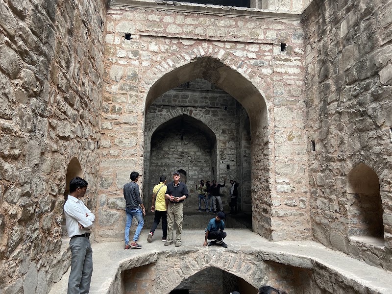Agrasen ki Baoli - Agrasen ki Baoli Hailey Rd, Hamdard Nagar, Vakil Lane, Mandi House, New Delhi, Delhi 110001, India