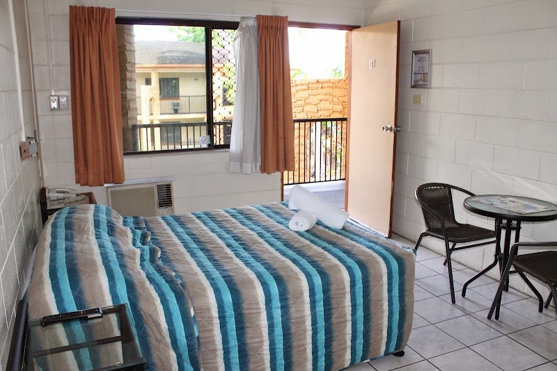 Oasis Inn Holiday Apartments - Oasis Inn Holiday Apartments 276 Sheridan St, Cairns City QLD 4870, Australia