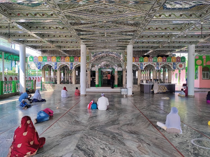 Hazrat Baba Sayyad Insaan Ali Shah R.A. Dargah - Hazrat Baba Sayyad Insaan Ali Shah R.A. Dargah 593H+P6X, Lutra Sharif, Chhattisgarh 495559, India