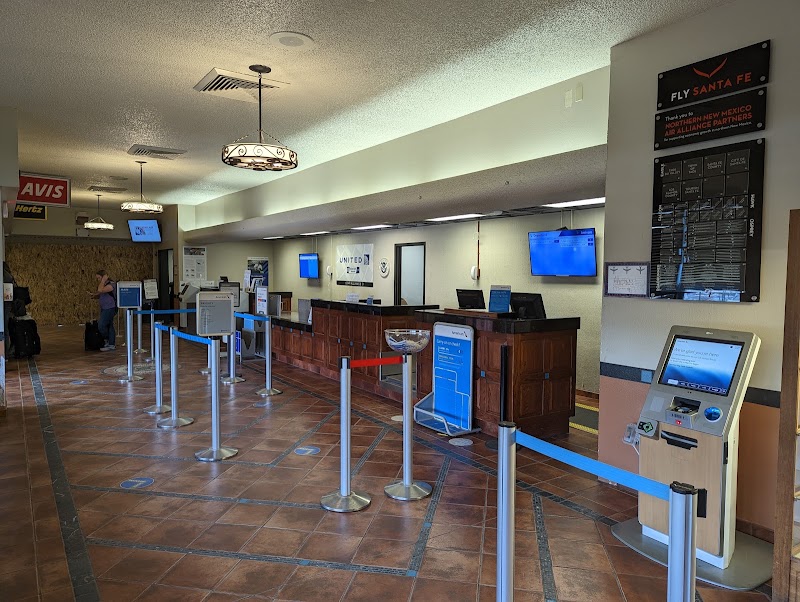 Santa Fe Regional Airport (SAF) - Santa Fe Regional Airport (SAF), 121 Aviation Dr, Santa Fe, NM 87507, USA