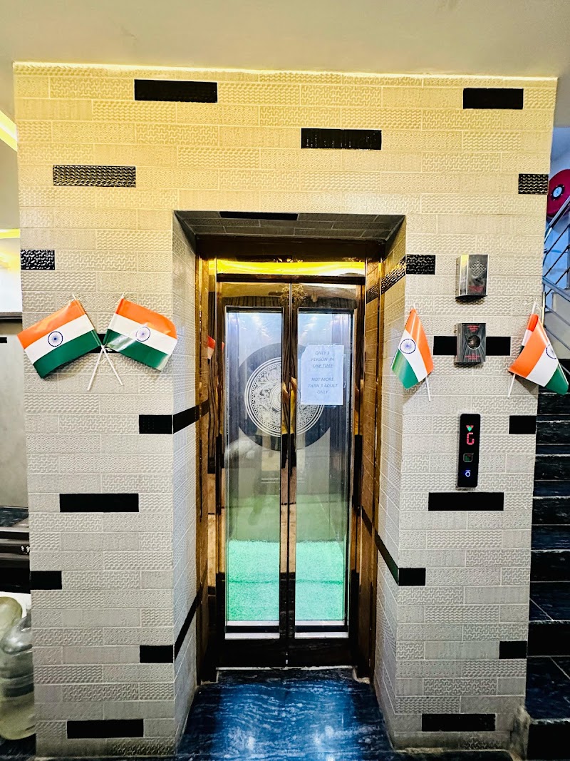 Hotel Red stone inn New Delhi - Hotel Red stone inn New Delhi 671, 6, Totti chowk, Bazar Sangatrashan, Main Bazar, Aram Bagh, Paharganj, New Delhi, Delhi 110055, India