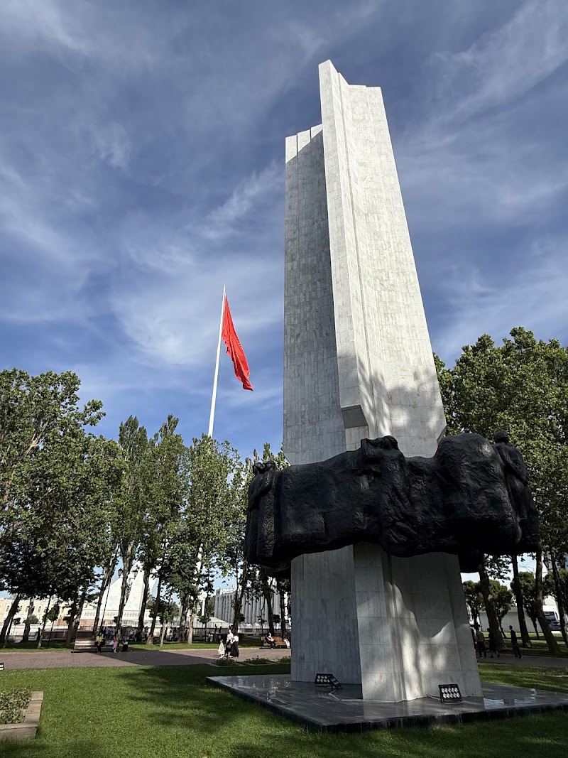 Ala-Too Square - Ala-Too Square, 51 Razzakov St, Bishkek, Kyrgyzstan