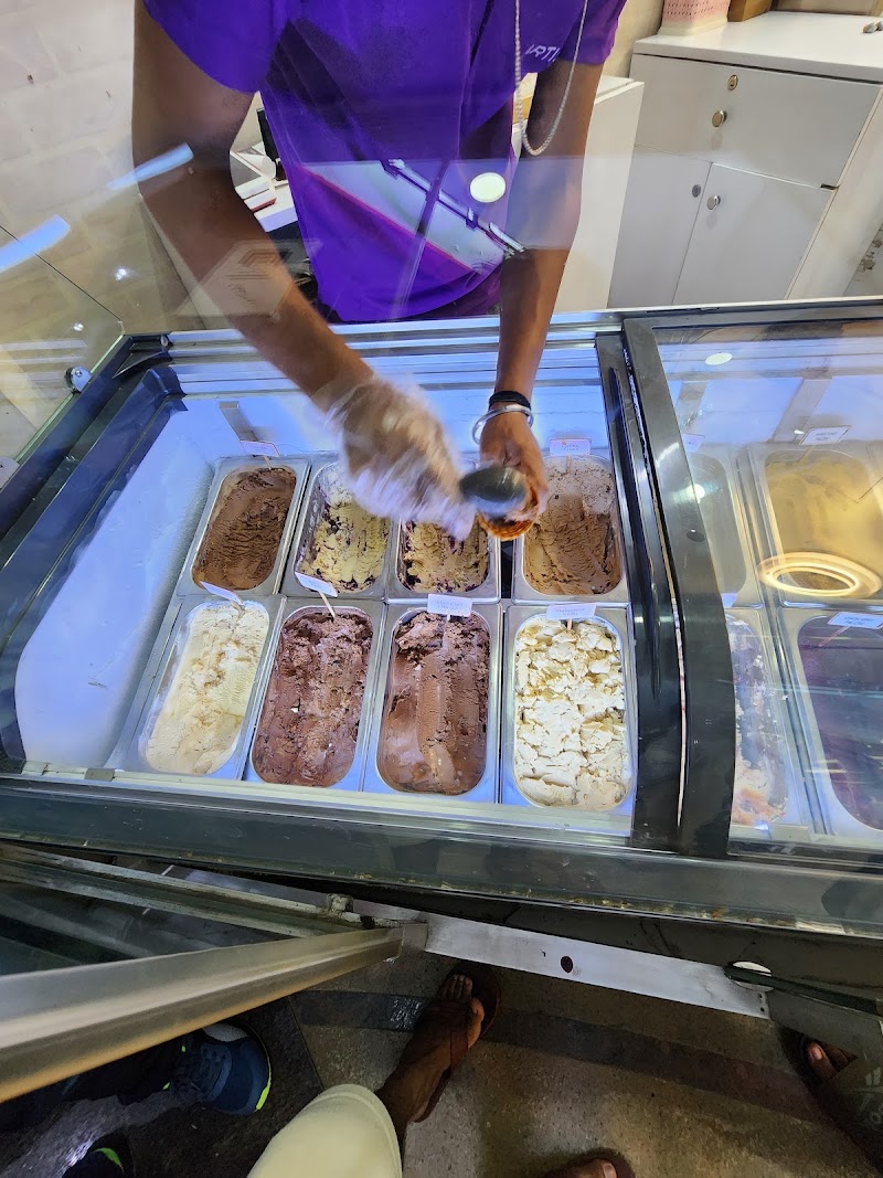 Artistes - Handcrafted Ice Cream - Artistes - Handcrafted Ice Cream, Shop no. 1, Ground Floor, Sector 42-43 Rapid Metro Station, Golf Course Rd, Parsvnath Exotica, DLF Phase 5, Sector 53, Gurugram, Haryana 122011, India