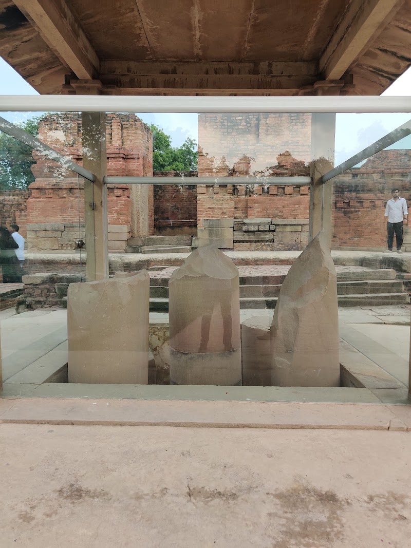 Sarnath archaeological garden - Sarnath archaeological garden, 92JF+FXH, Sarnath, Varanasi, Uttar Pradesh 221007, India