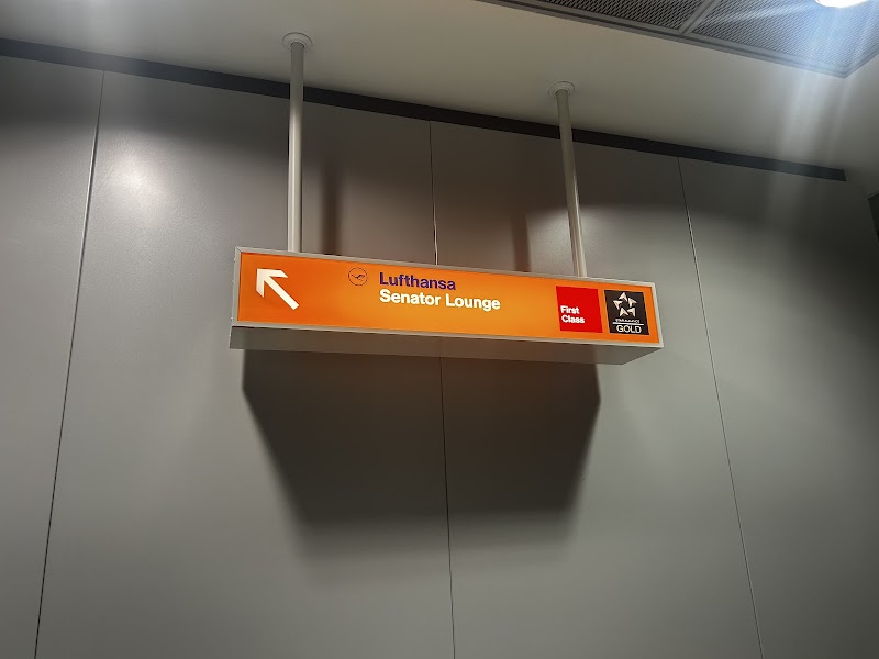 Lufthansa Senator Lounge B (Non-Schengen) - Lufthansa Senator Lounge B (Non-Schengen) Terminal 1, Departure, area B next to, Gate B43, 60549 Frankfurt am Main, Germany