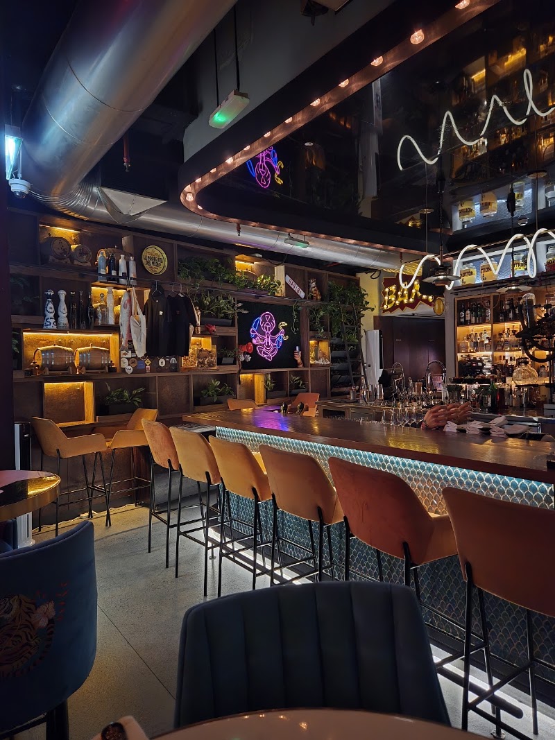 Salmon Guru Dubai - Salmon Guru Dubai The Opus by Omniyat - 803 Al A'amal St - Business Bay - Dubai - United Arab Emirates