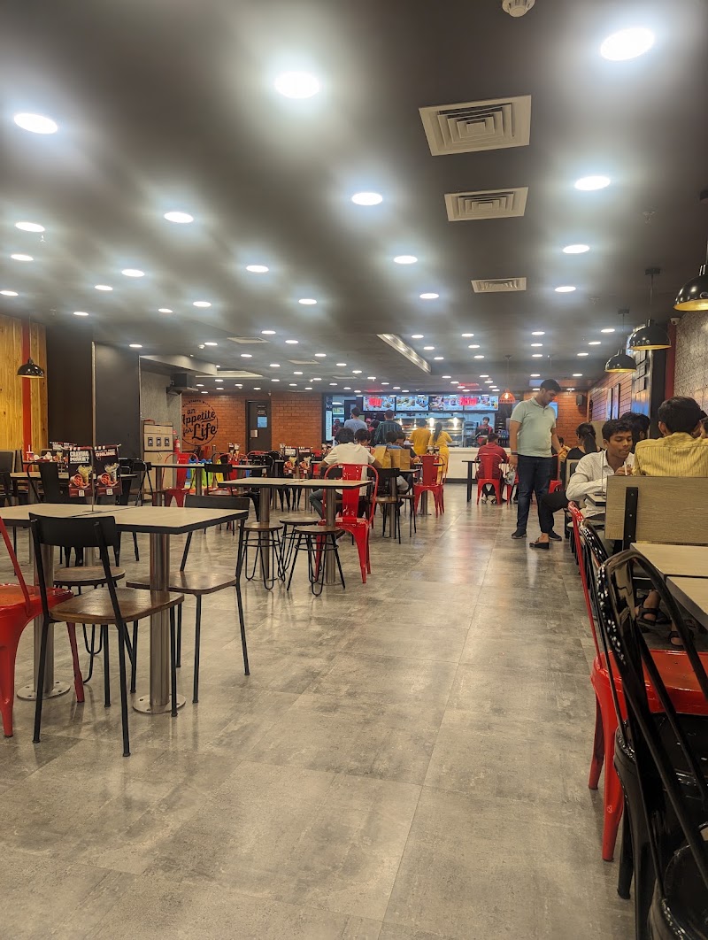 Magneto Mall parking lot - Magneto Mall parking lot, 6MRM+GH2, Jivan Vihar, Raipur, Chhattisgarh 492001, India