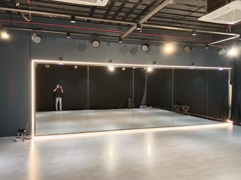 Distractshion studio - Distractshion studio, Remi Commercio, 1008, Off Veera Desai Rd, Industrial Area, Andheri West, Mumbai, Maharashtra 400053, India