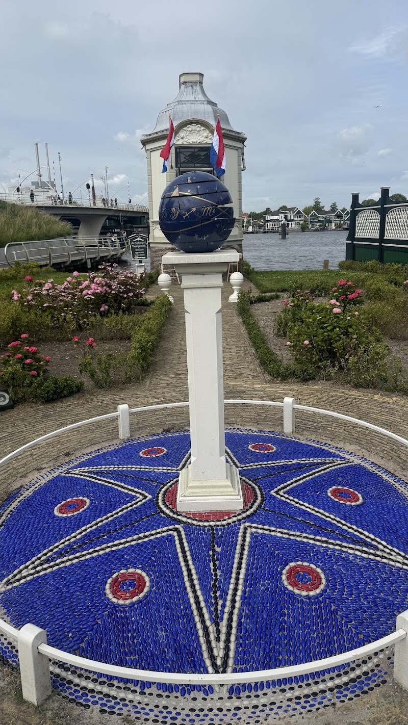 Statue