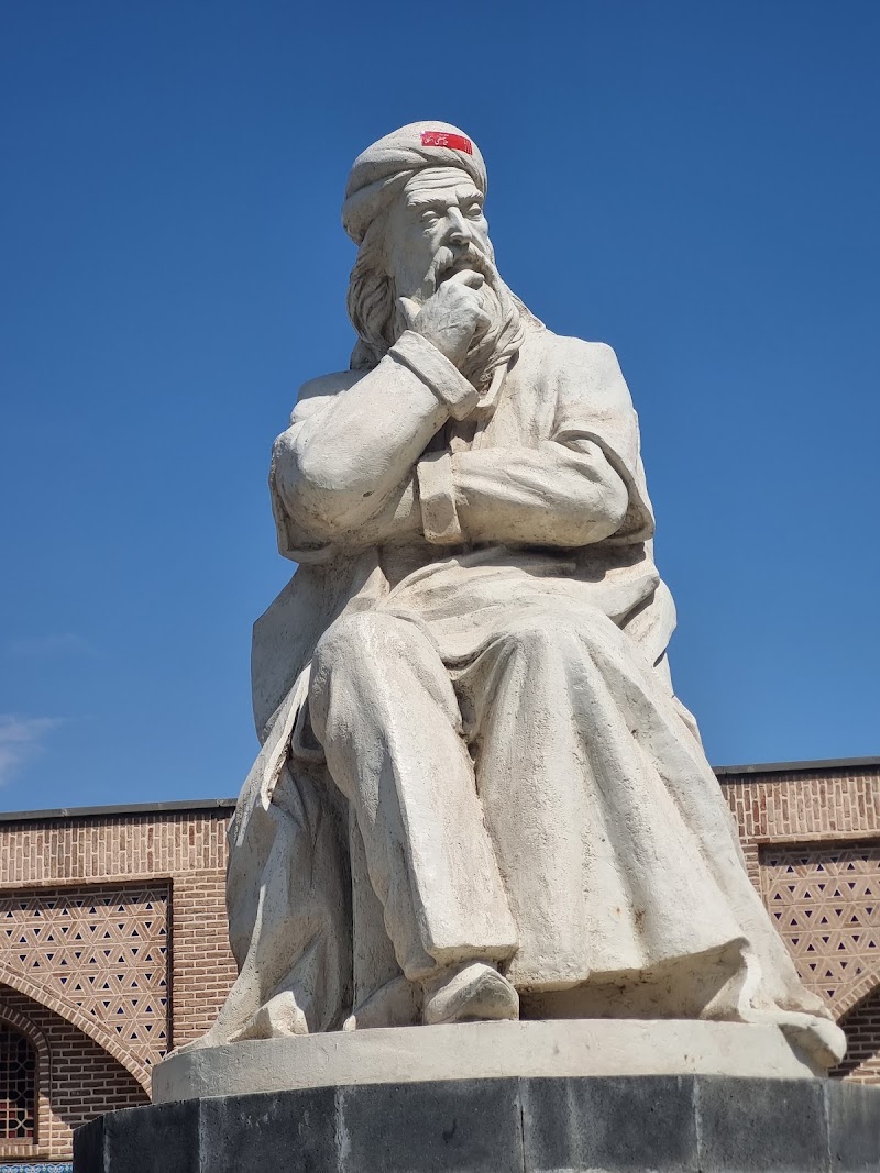 مجسمه شیخ صفی الدین اردبیلی - مجسمه شیخ صفی الدین اردبیلی, عالی قاپو، 67XR+P53، اردبیل، استان اردبیل، Iran