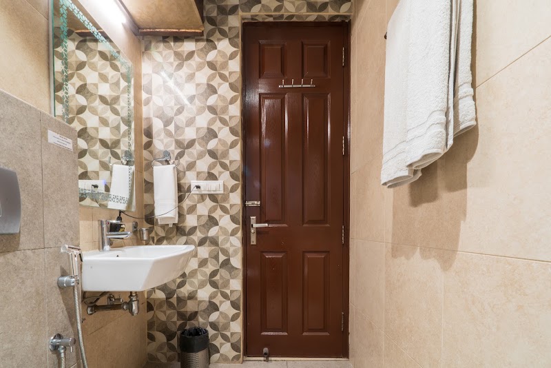 Cosy Grand @Chanakyapuri by The Cosy Hotels - Cosy Grand @Chanakyapuri by The Cosy Hotels Aradhana Enclave, 13, Ring Rd, Sector 13 R K Puram, R. K. Puram, Sector - 13, New Delhi, Delhi 110066, India