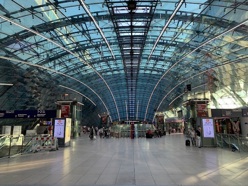 Flughafen - Flughafen, Hugo-Eckener-Ring, 60549 Frankfurt am Main, Germany